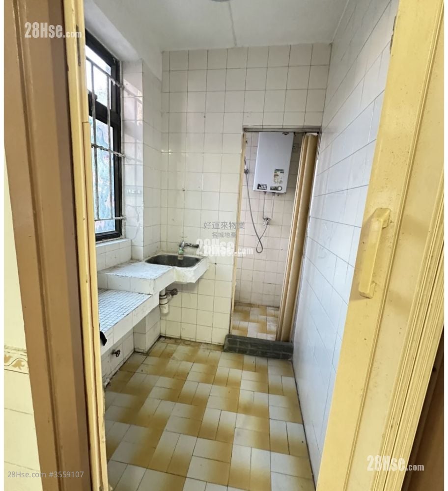 村屋 售盘 3 房 , 3 浴室 600 平方尺 村屋 售盘 3 房 , 3 浴室 600 平方尺