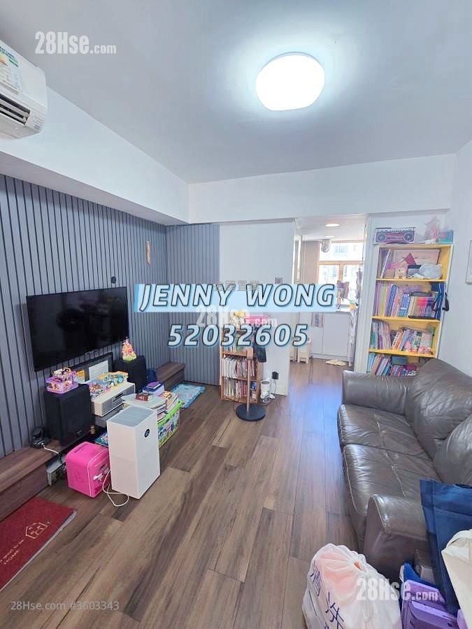 Chong Tak Building Sell 2 Bedrooms , 1 Bathroom 453 ft²