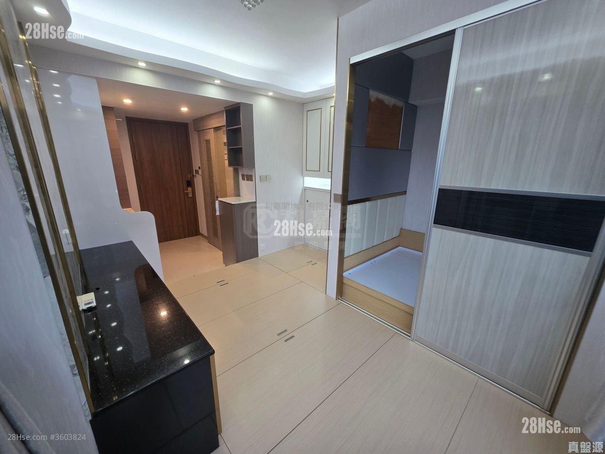 Aurora Sell Studio , 1 Bathroom 243 ft² Aurora Sell Studio , 1 Bathroom 243 ft²