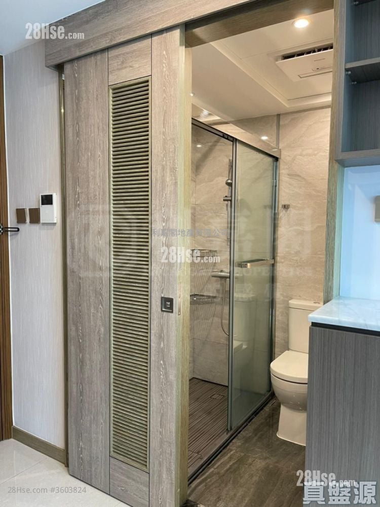 Aurora Sell Studio , 1 Bathroom 243 ft² Aurora Sell Studio , 1 Bathroom 243 ft²