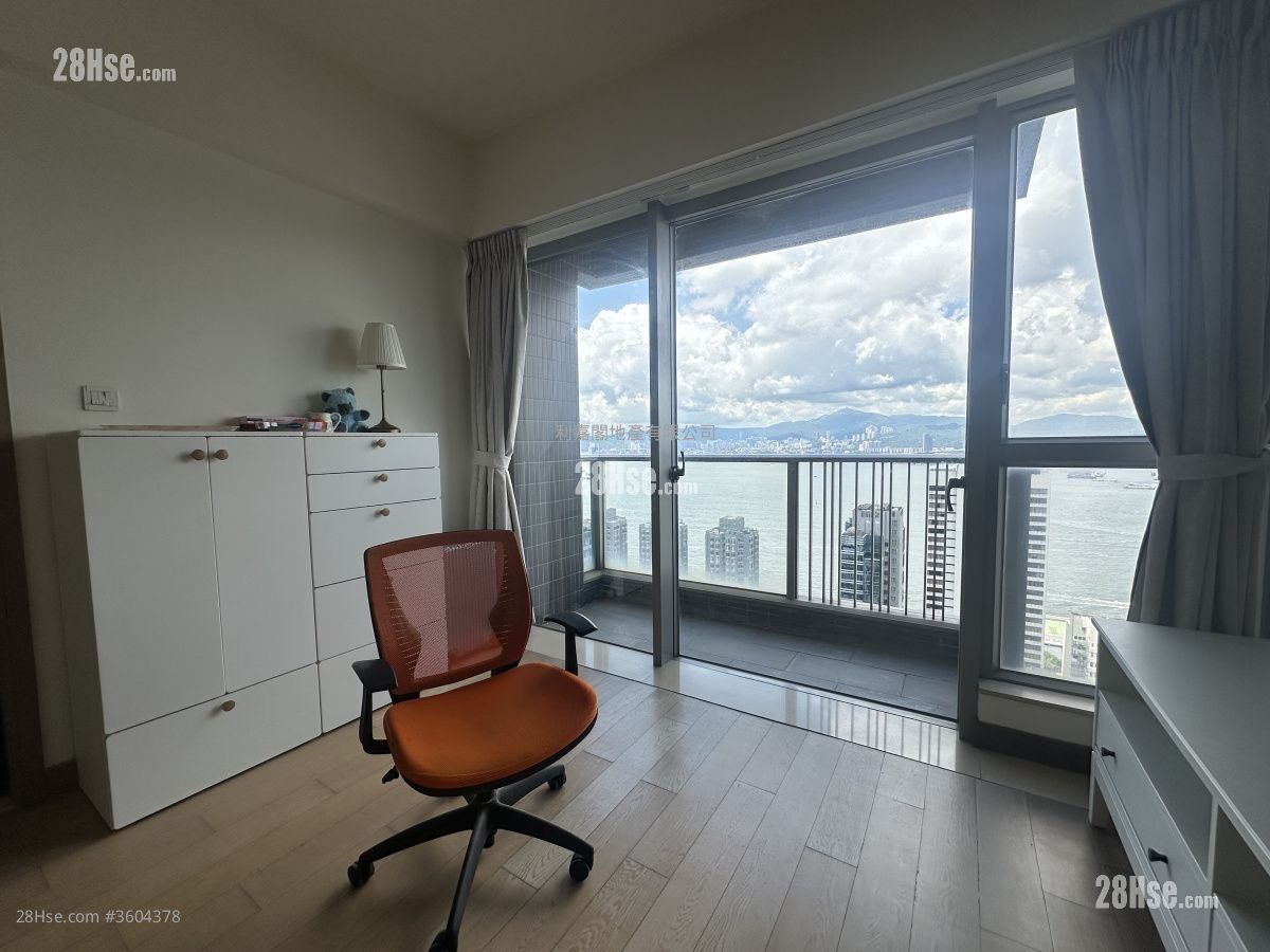 Island Crest Sell 2 Bedrooms , 1 Bathroom 554 ft²