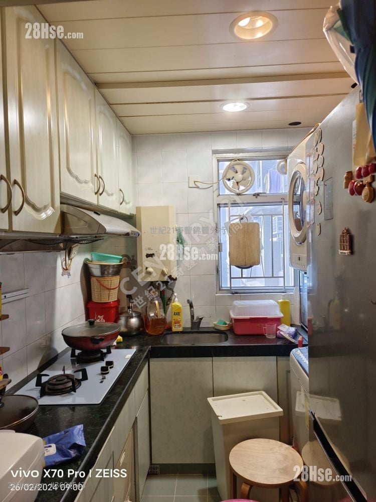 Kam Tai Court Sell 3 Bedrooms , 2 Bathrooms 650 ft² Kam Tai Court Sell 3 Bedrooms , 2 Bathrooms 650 ft²