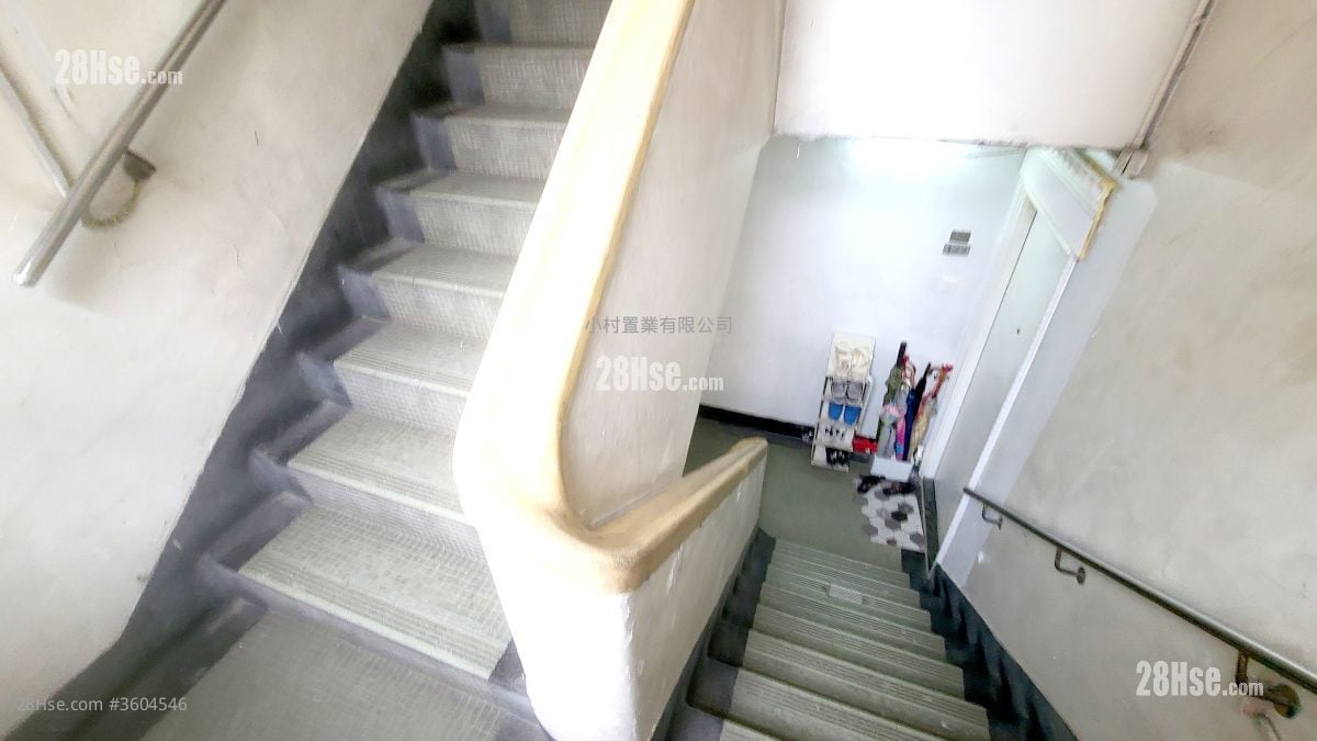 大廈入口: 品蘭街7號 租盤 4 房 , 2 浴室 840 平方呎 大廈入口: 品蘭街7號 租盤 4 房 , 2 浴室 840 平方呎