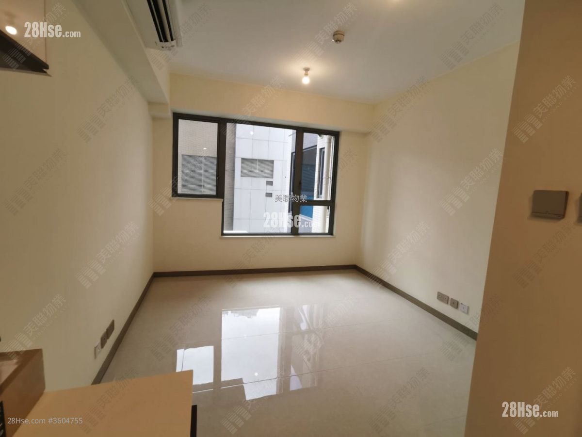 Aurora Sell Studio , 1 Bathroom 217 ft² Aurora Sell Studio , 1 Bathroom 217 ft²