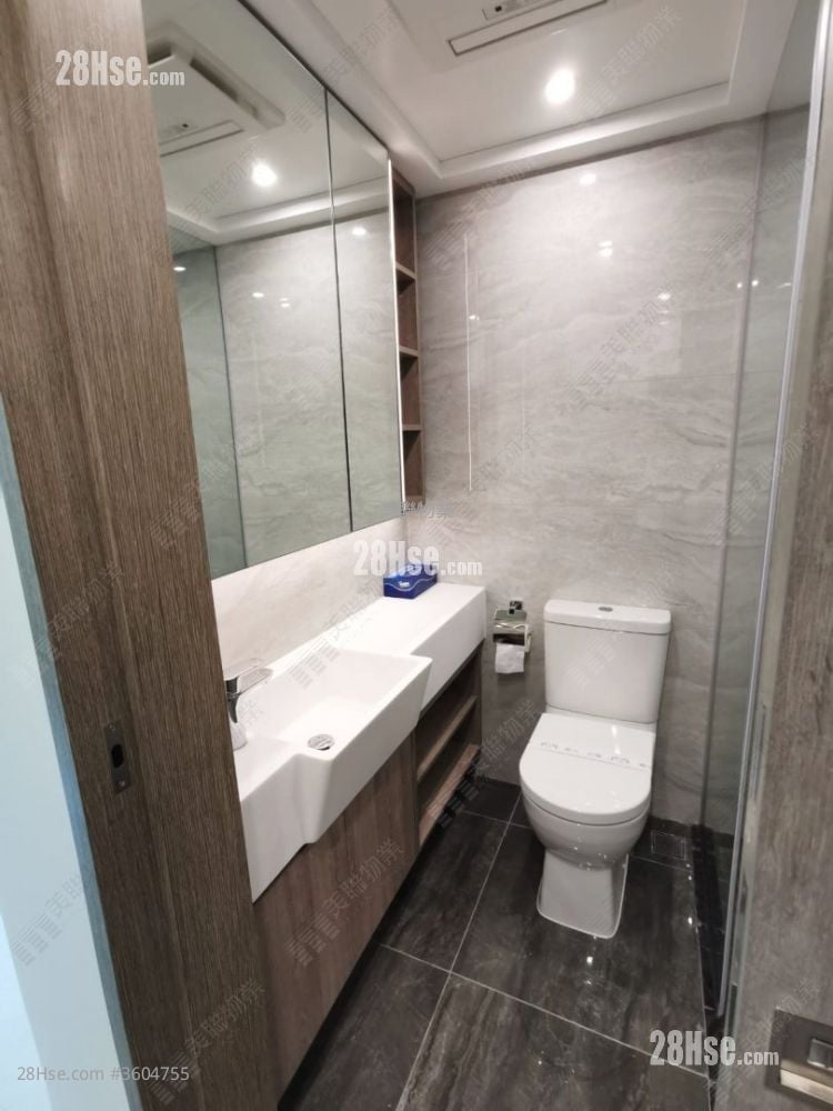 Aurora Sell Studio , 1 Bathroom 217 ft² Aurora Sell Studio , 1 Bathroom 217 ft²