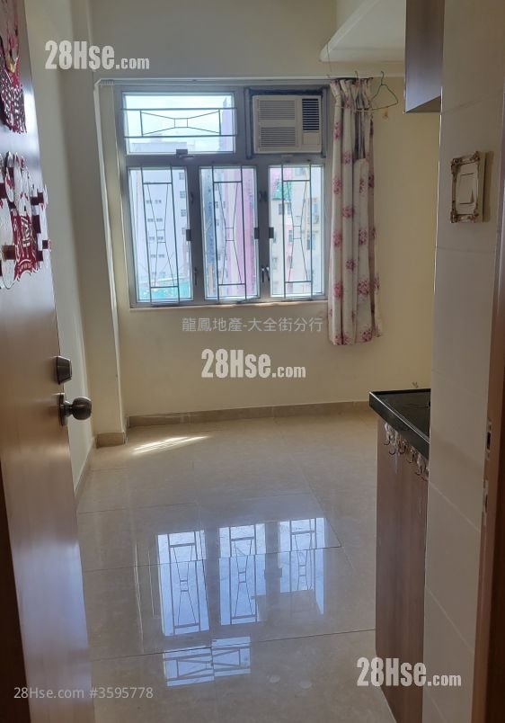 Yuet Yuen Building Rental Studio , 1 Bathroom 130 ft²