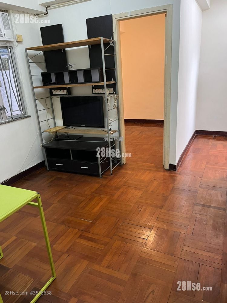 Shaukiwan Centre Sell 2 Bedrooms , 1 Bathroom 321 ft²