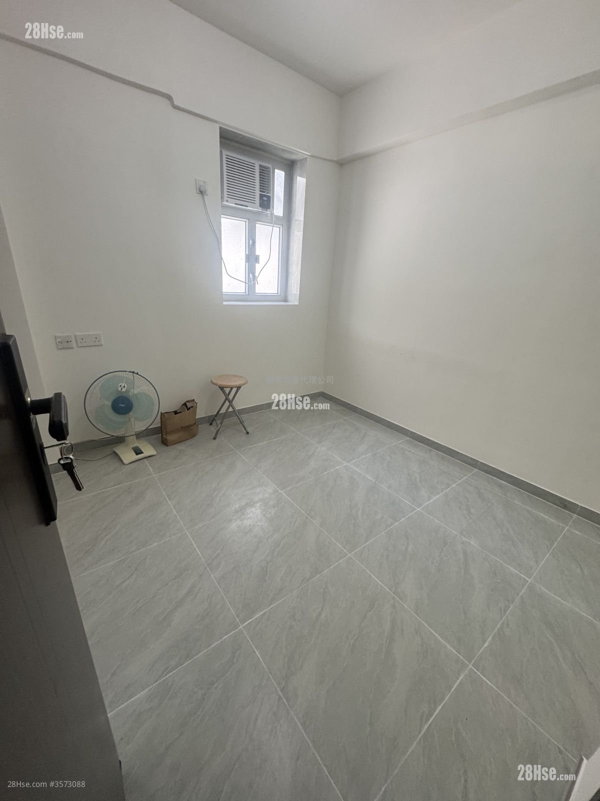 鑽石樓 租盤 開放式間隔 , 1 浴室 150 平方呎 鑽石樓 租盤 開放式間隔 , 1 浴室 150 平方呎