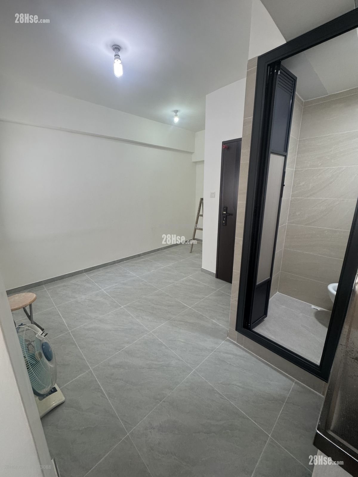 鑽石樓 租盤 開放式間隔 , 1 浴室 150 平方呎 鑽石樓 租盤 開放式間隔 , 1 浴室 150 平方呎