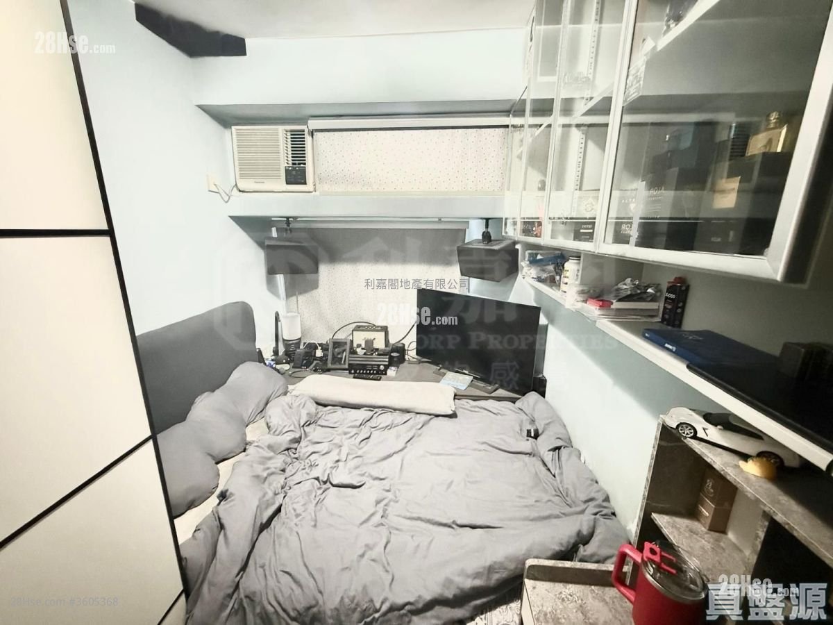 Kingswood Villas Sell 3 Bedrooms , 2 Bathrooms 623 ft² Kingswood Villas Sell 3 Bedrooms , 2 Bathrooms 623 ft²