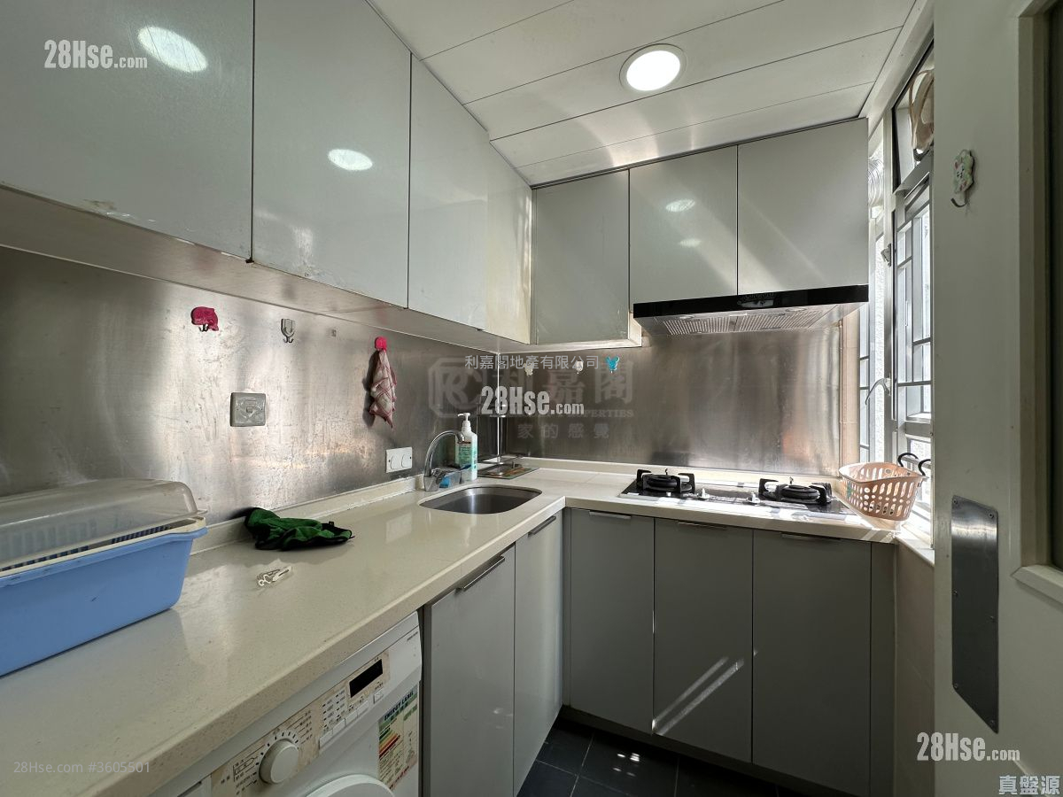 Sheung Chui Court Sell 2 Bedrooms , 1 Bathroom 438 ft² Sheung Chui Court Sell 2 Bedrooms , 1 Bathroom 438 ft²