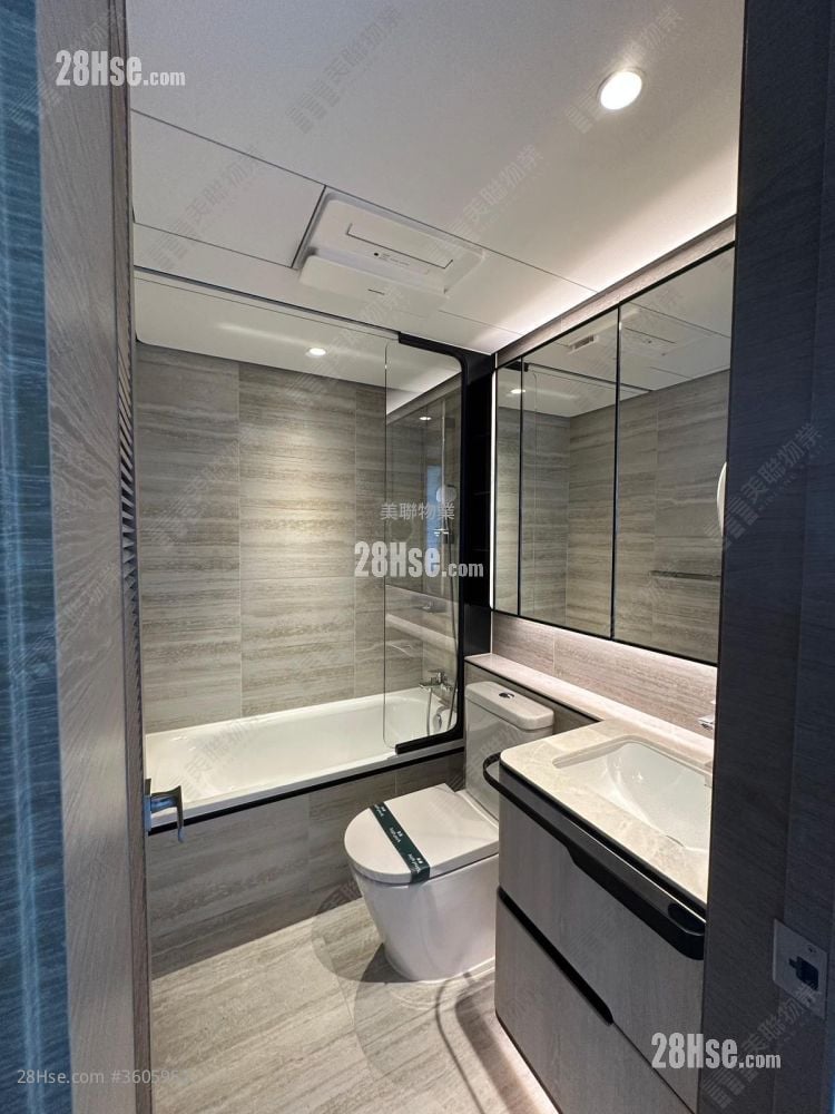 bathroom: High Park Rental 3 Bedrooms , 1 Bathroom 498 ft² bathroom: High Park Rental 3 Bedrooms , 1 Bathroom 498 ft²