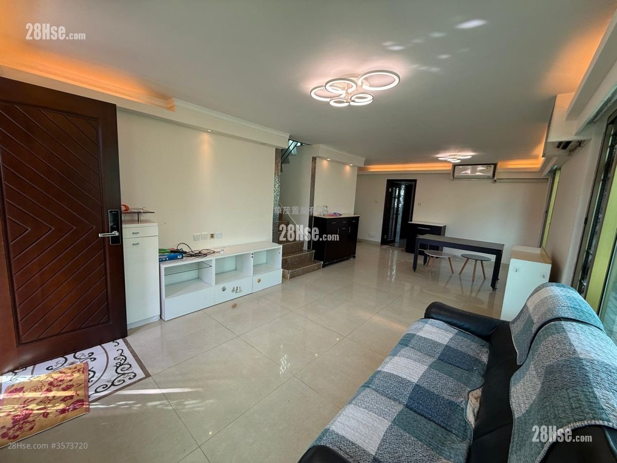 Village Rental 4 Bedrooms , 3 Bathrooms 1,260 ft²