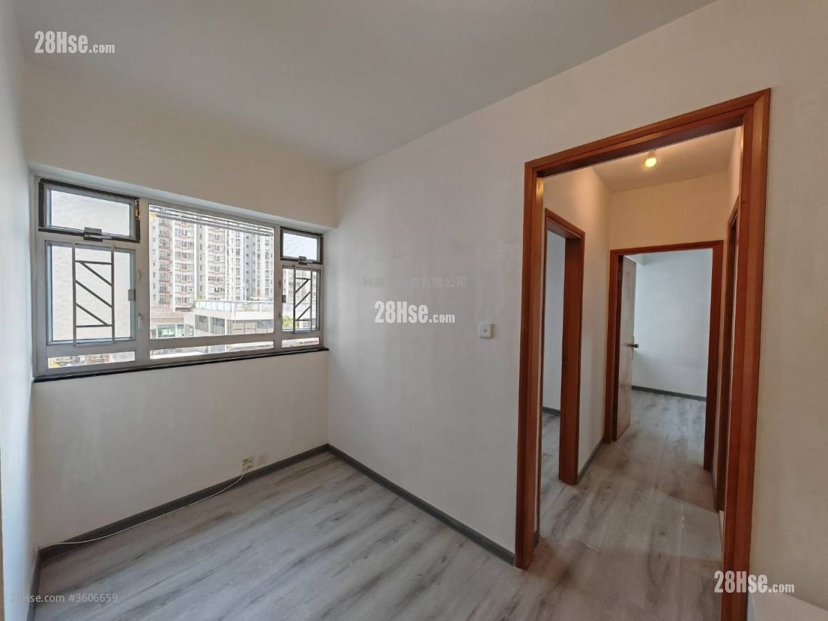 Mayfair Gardens Sell 2 Bedrooms , 1 Bathroom 432 ft²
