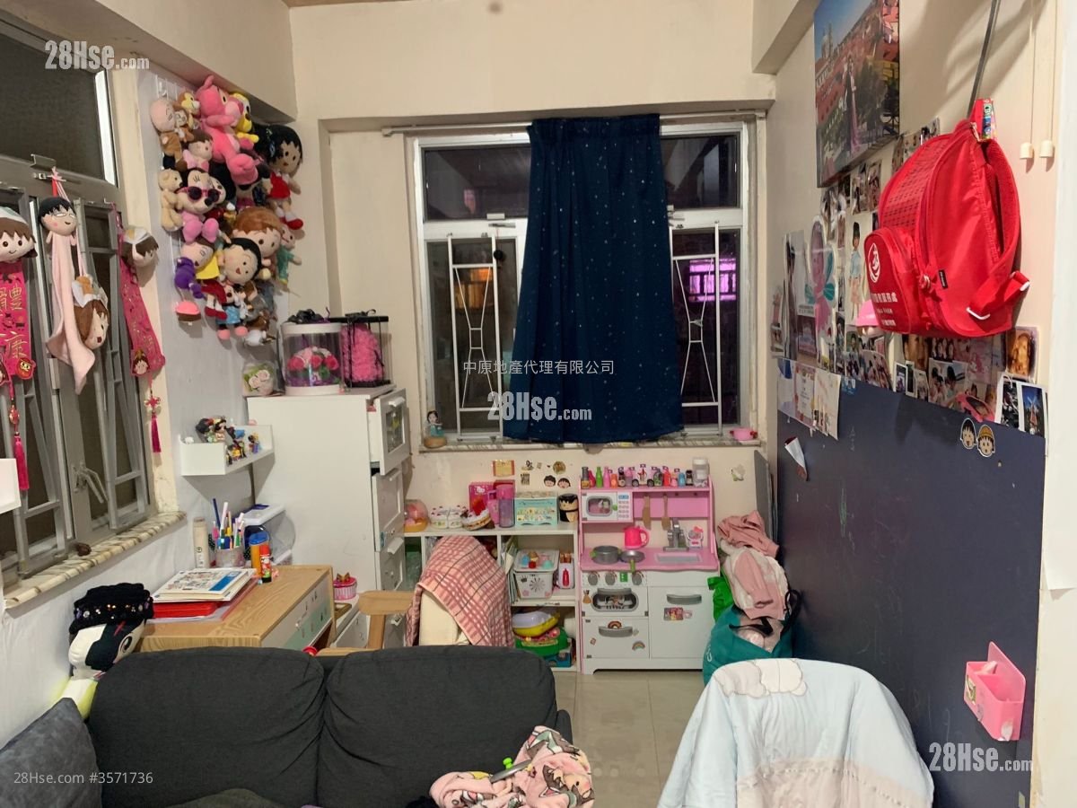 Sunning Court Sell 1 Bedroom , 1 Bathroom 332 ft²