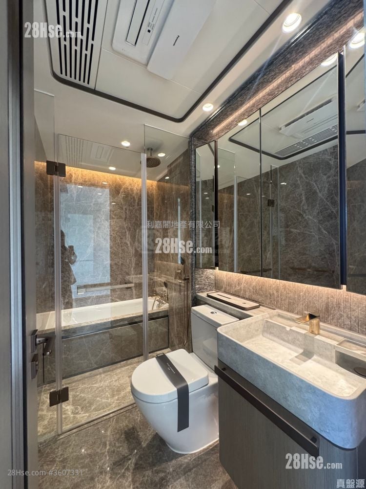 bathroom: Pano Harbour Rental 3 Bedrooms , 3 Bathrooms 1,185 ft² bathroom: Pano Harbour Rental 3 Bedrooms , 3 Bathrooms 1,185 ft²