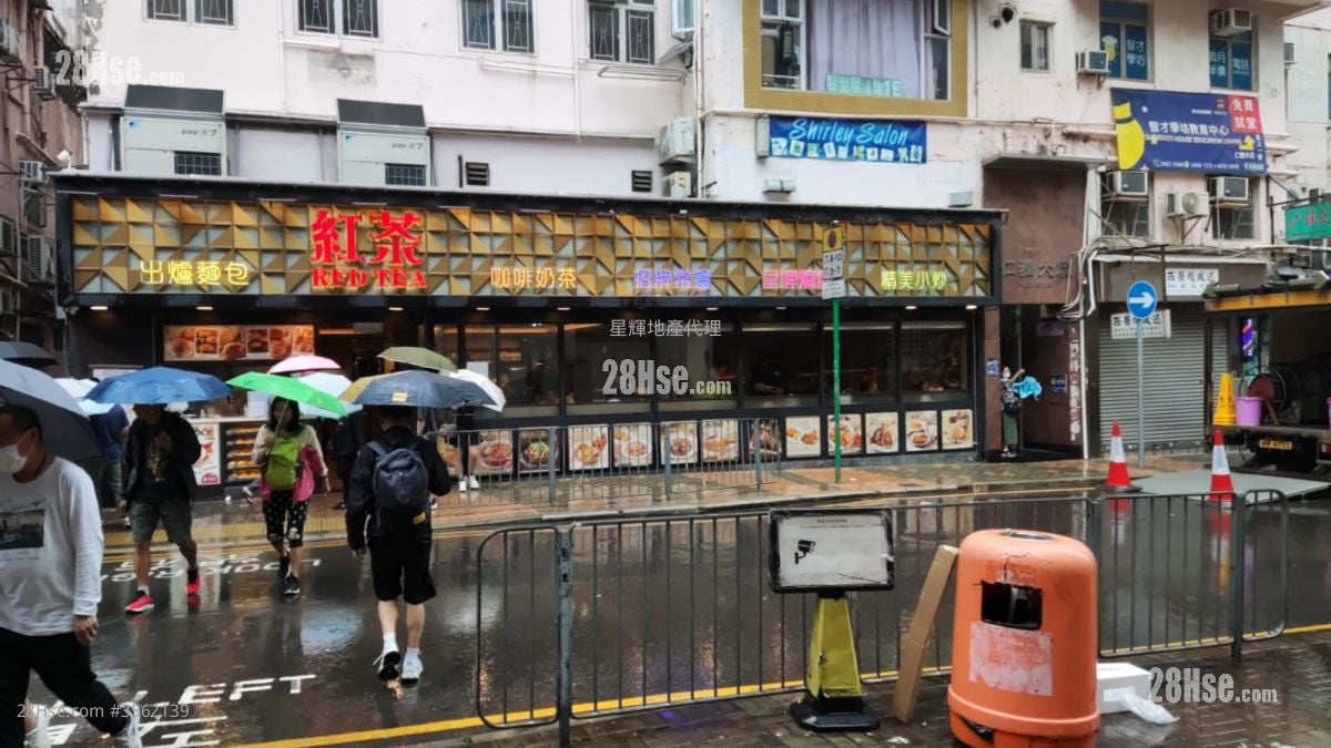 building outlook: 樓下有品牌餐廳,對面是大窩口商場,附近生活區一應俱全 building outlook: 樓下有品牌餐廳,對面是大窩口商場,附近生活區一應俱全