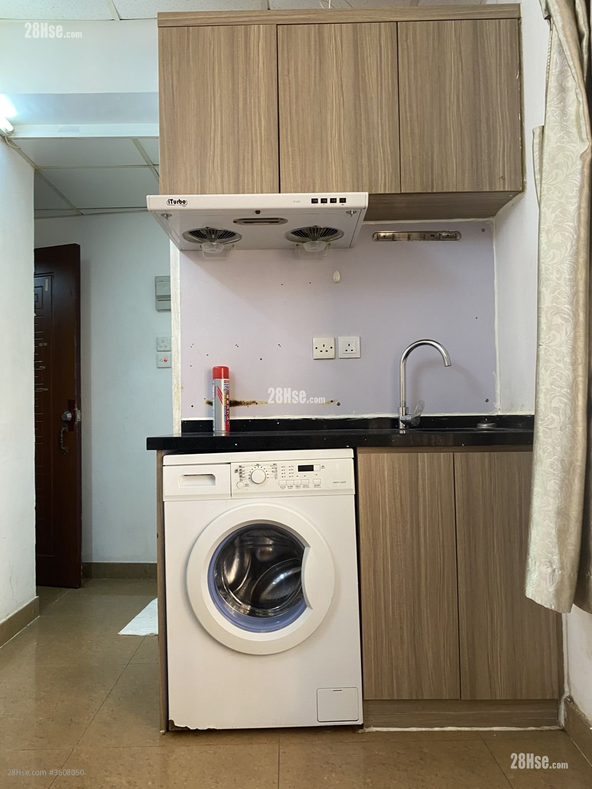 Champagne Court Rental Studio , 1 Bathroom 120 ft²