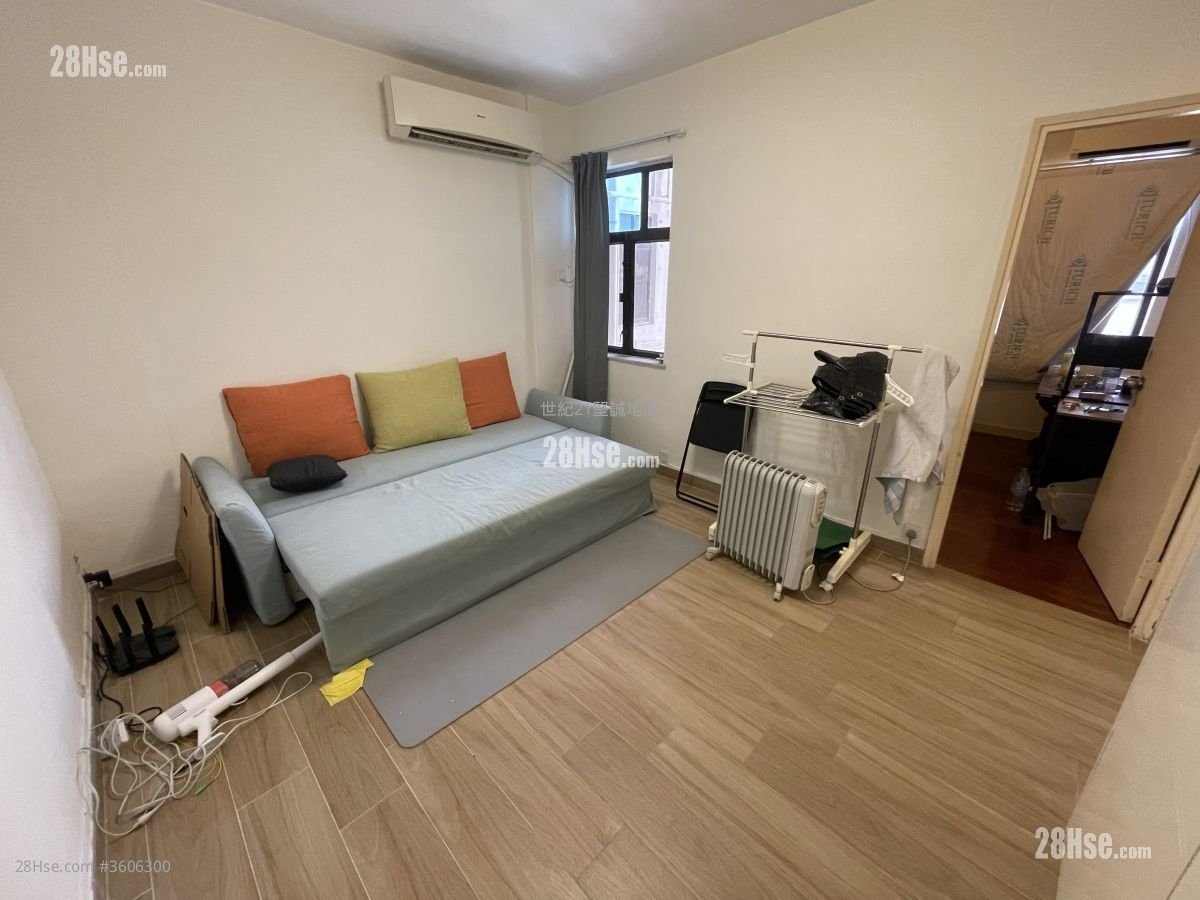 Pearl City Mansion Rental 2 Bedrooms , 1 Bathroom 482 ft²