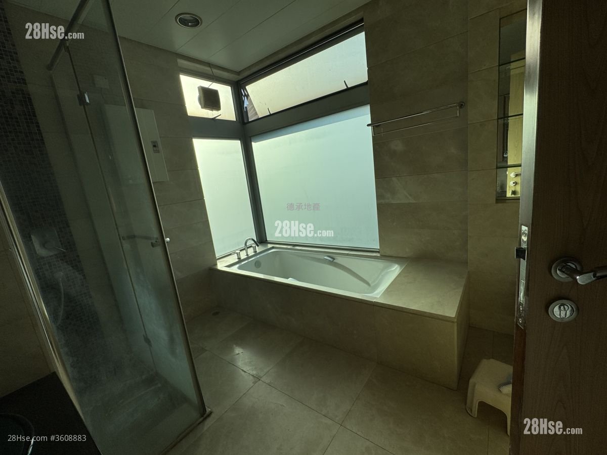 邁爾豪園 租盤 5+ 房 , 5+ 浴室 2,482 平方呎 邁爾豪園 租盤 5+ 房 , 5+ 浴室 2,482 平方呎