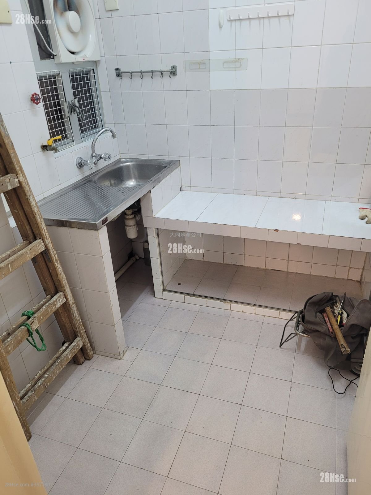 Cosmopolitan Estate Rental 2 Bedrooms 326 ft² Cosmopolitan Estate Rental 2 Bedrooms 326 ft²