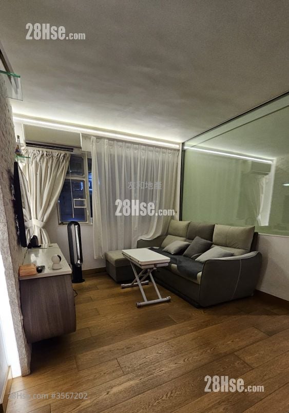 Merlin Court Rental 2 Bedrooms , 1 Bathroom 459 ft²