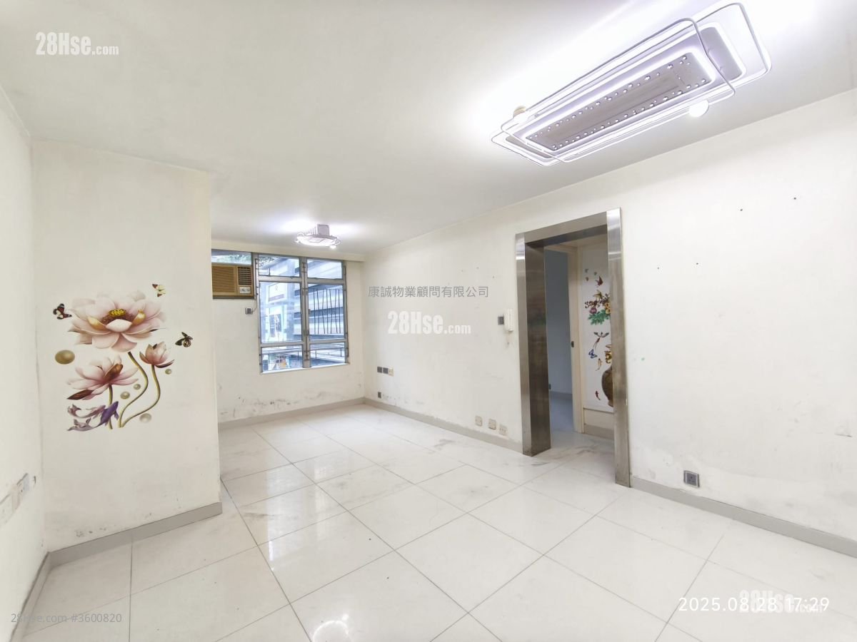 Tong Ming Court Sell 3 Bedrooms , 2 Bathrooms 601 ft²