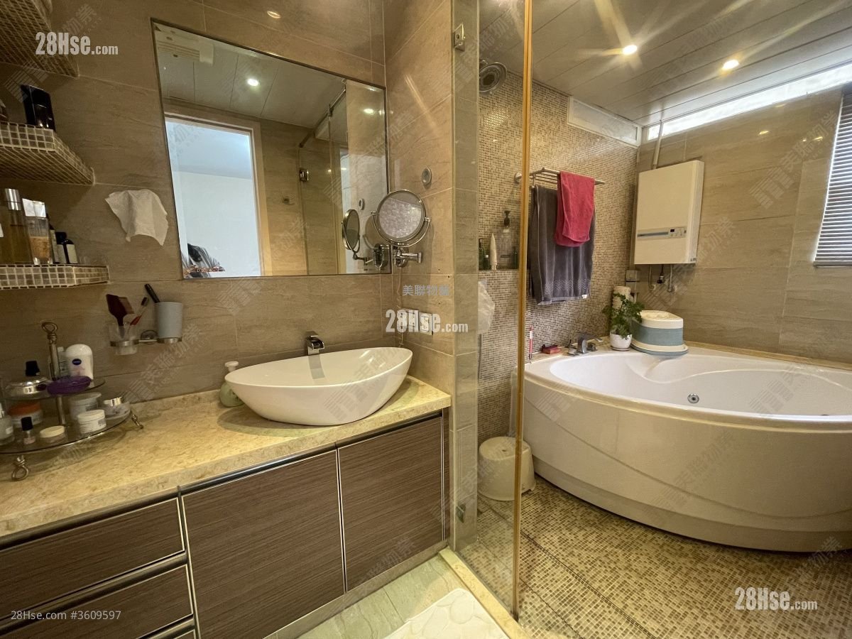 加州豪園 售盤 3 浴室 1,348 平方呎 加州豪園 售盤 3 浴室 1,348 平方呎