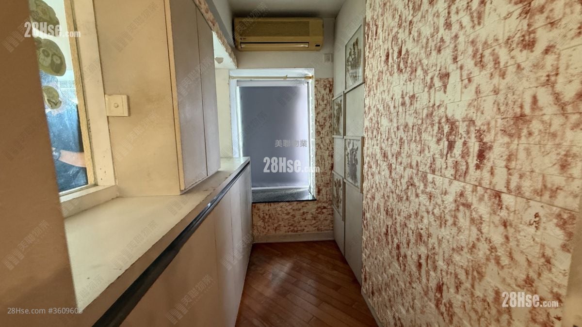 Park Central Sell 3 Bedrooms , 2 Bathrooms 690 ft² Park Central Sell 3 Bedrooms , 2 Bathrooms 690 ft²