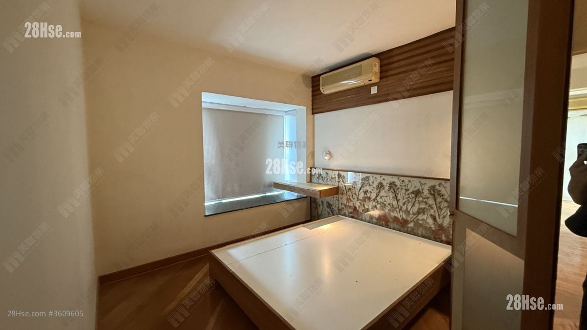 Park Central Sell 3 Bedrooms , 2 Bathrooms 690 ft² Park Central Sell 3 Bedrooms , 2 Bathrooms 690 ft²