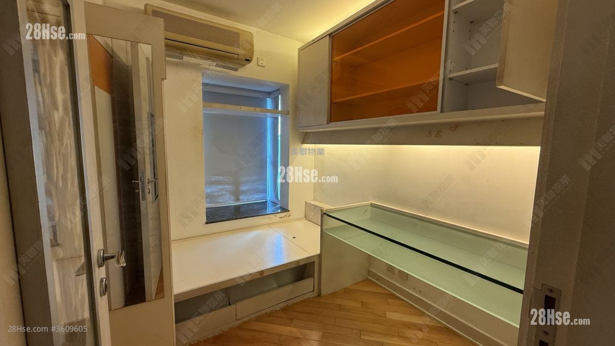 Park Central Sell 3 Bedrooms , 2 Bathrooms 690 ft² Park Central Sell 3 Bedrooms , 2 Bathrooms 690 ft²