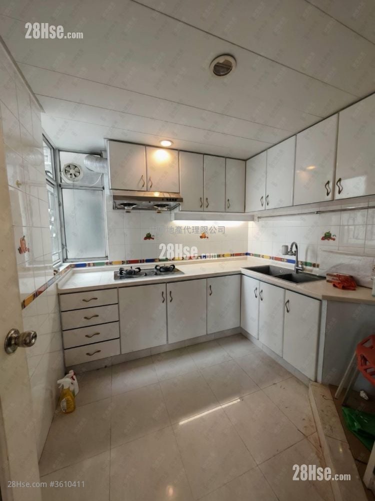 Kingswood Villas Sell 4 Bedrooms , 3 Bathrooms 1,281 ft² Kingswood Villas Sell 4 Bedrooms , 3 Bathrooms 1,281 ft²