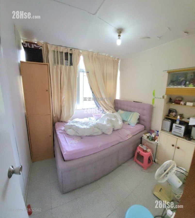 Kwong Lam Court Sell 2 Bedrooms , 1 Bathroom 376 ft²