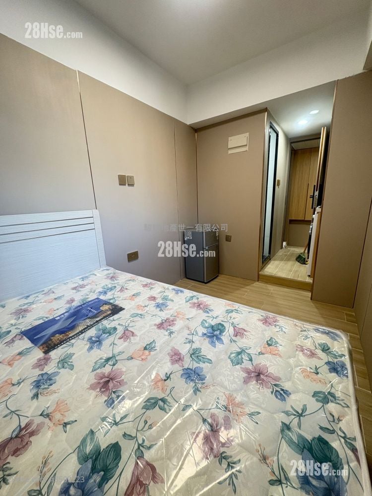 92 Kimberley Road Rental Studio , 1 Bathroom 150 ft²