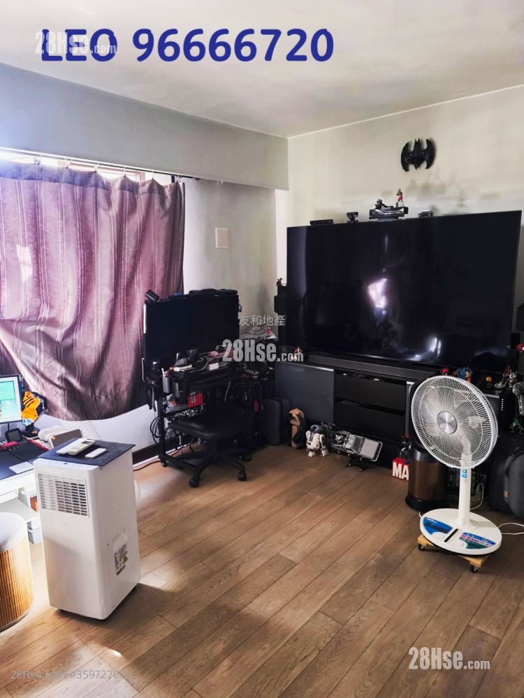 Merlin Court Sell 3 Bedrooms , 1 Bathroom 685 ft²