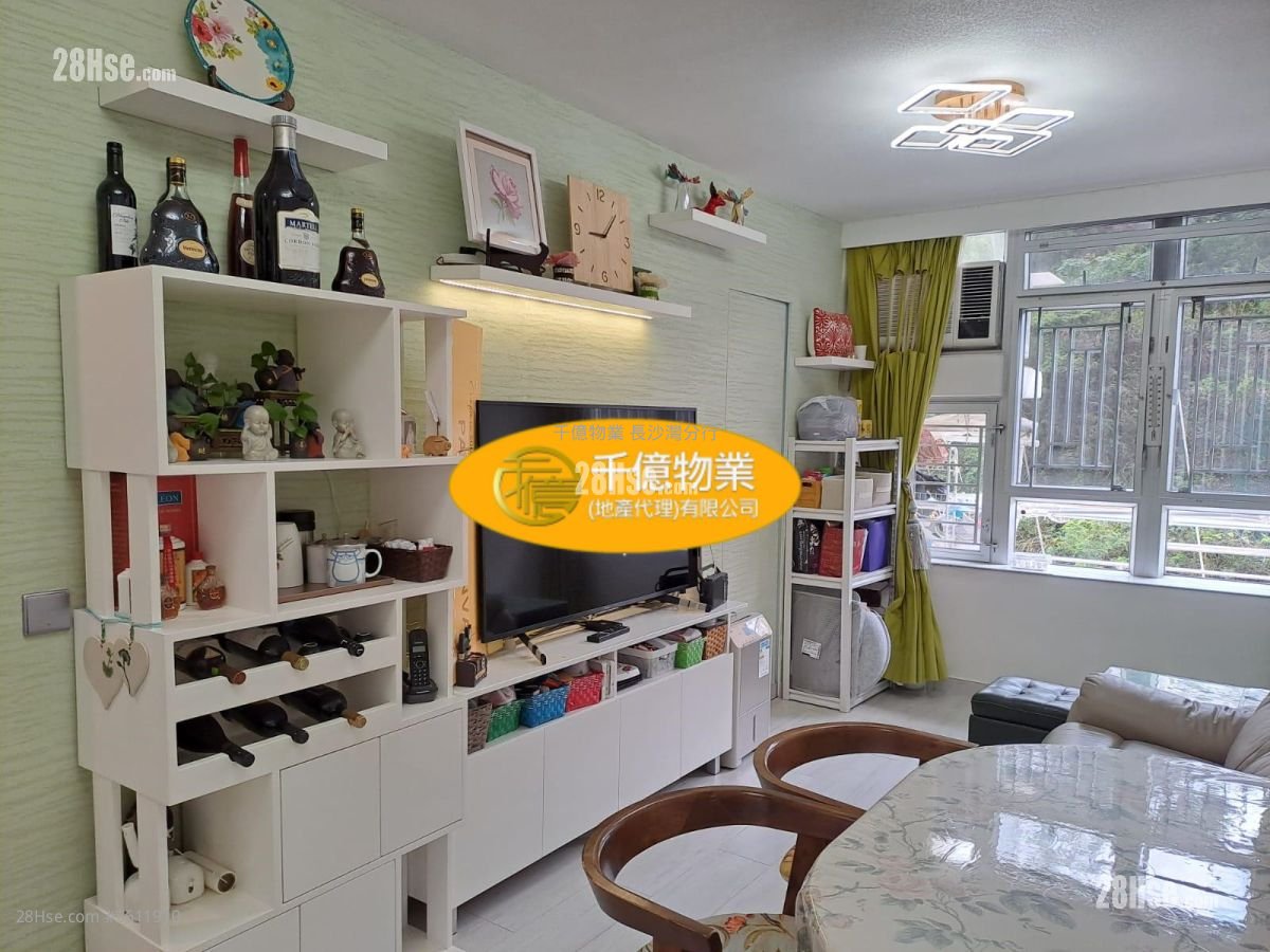 Kwun Tak Court Sell 3 Bedrooms , 1 Bathroom 483 ft² Kwun Tak Court Sell 3 Bedrooms , 1 Bathroom 483 ft²