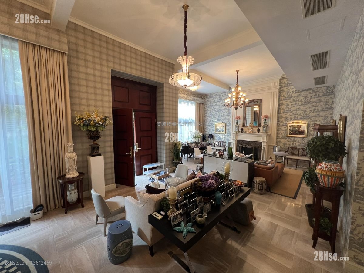 The Royal Oaks Sell 5+ Bedrooms 3,003 ft² The Royal Oaks Sell 5+ Bedrooms 3,003 ft²