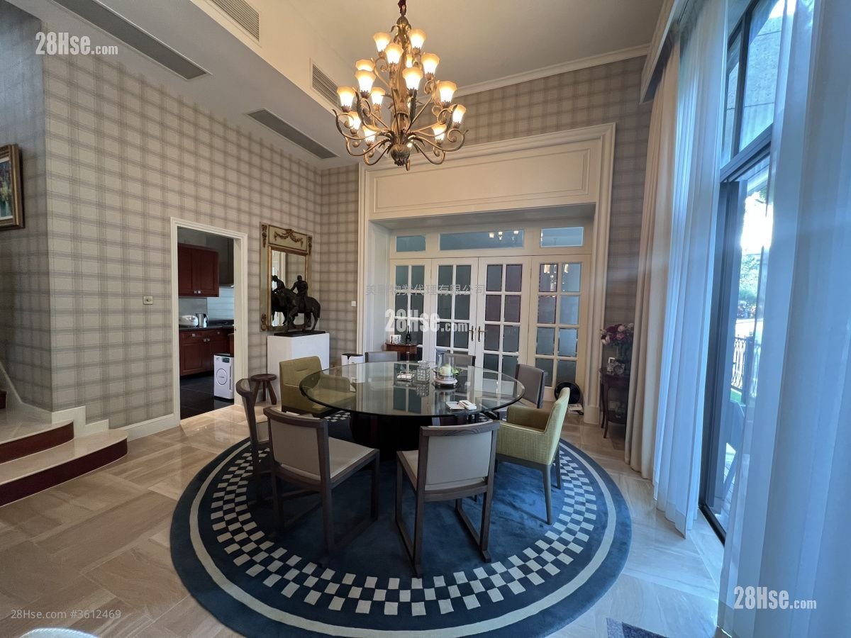 The Royal Oaks Sell 5+ Bedrooms 3,003 ft² The Royal Oaks Sell 5+ Bedrooms 3,003 ft²