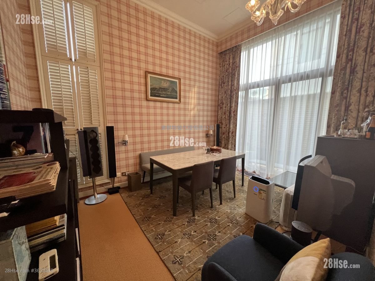 The Royal Oaks Sell 5+ Bedrooms 3,003 ft² The Royal Oaks Sell 5+ Bedrooms 3,003 ft²