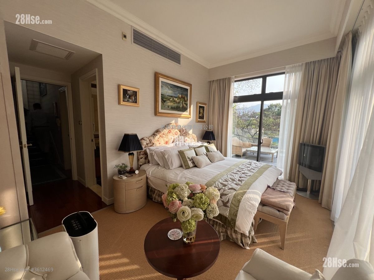 The Royal Oaks Sell 5+ Bedrooms 3,003 ft² The Royal Oaks Sell 5+ Bedrooms 3,003 ft²