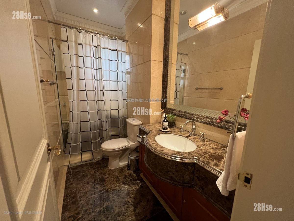 The Royal Oaks Sell 5+ Bedrooms 3,003 ft² The Royal Oaks Sell 5+ Bedrooms 3,003 ft²