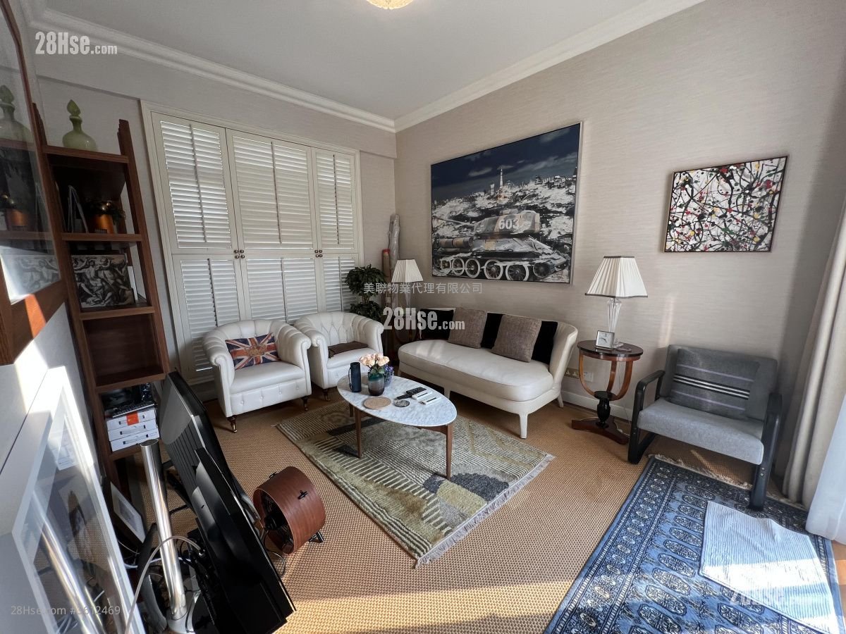 The Royal Oaks Sell 5+ Bedrooms 3,003 ft² The Royal Oaks Sell 5+ Bedrooms 3,003 ft²