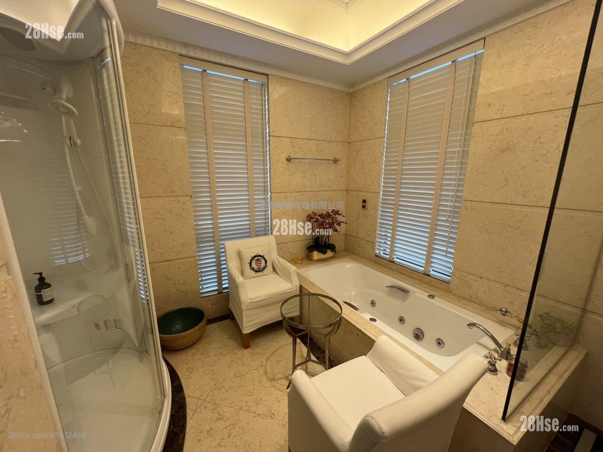 The Royal Oaks Sell 5+ Bedrooms 3,003 ft² The Royal Oaks Sell 5+ Bedrooms 3,003 ft²