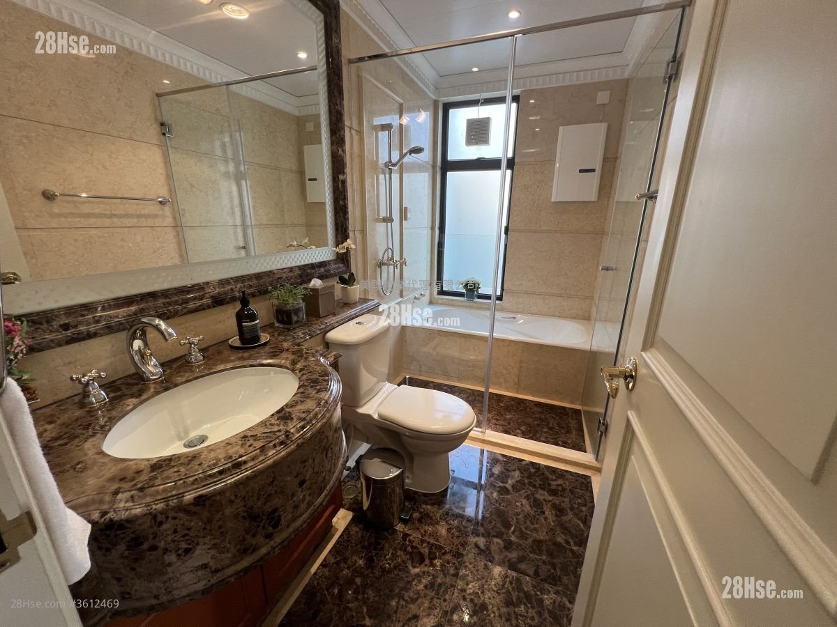 The Royal Oaks Sell 5+ Bedrooms 3,003 ft² The Royal Oaks Sell 5+ Bedrooms 3,003 ft²