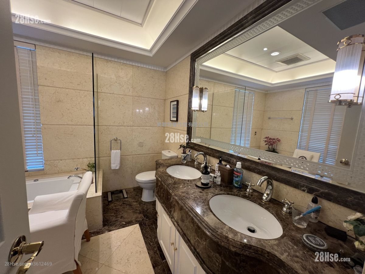 The Royal Oaks Sell 5+ Bedrooms 3,003 ft² The Royal Oaks Sell 5+ Bedrooms 3,003 ft²