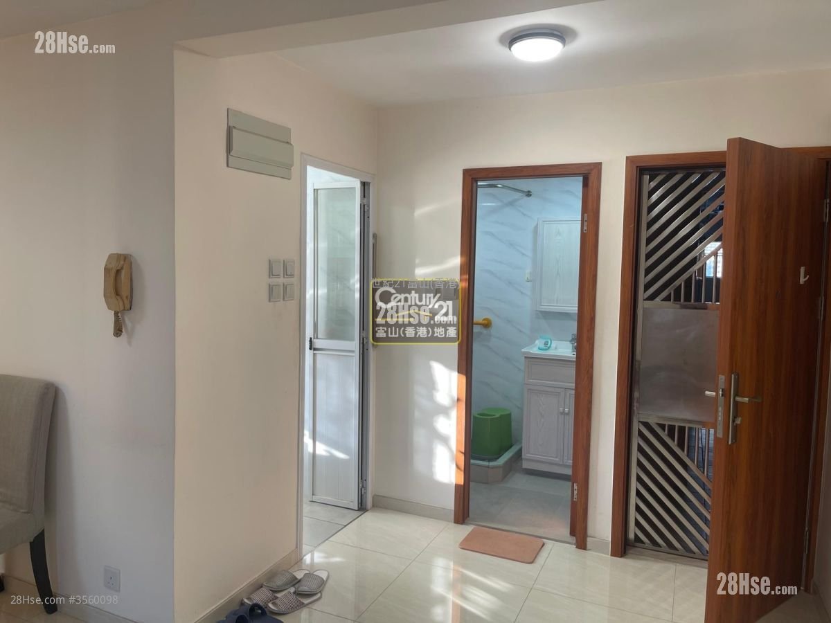 Lung Poon Court Sell 2 Bedrooms , 1 Bathroom 426 ft² Lung Poon Court Sell 2 Bedrooms , 1 Bathroom 426 ft²