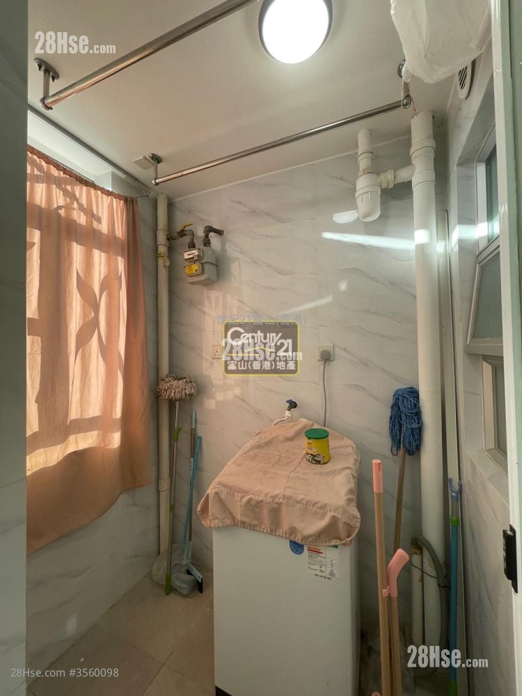 Lung Poon Court Sell 2 Bedrooms , 1 Bathroom 426 ft² Lung Poon Court Sell 2 Bedrooms , 1 Bathroom 426 ft²