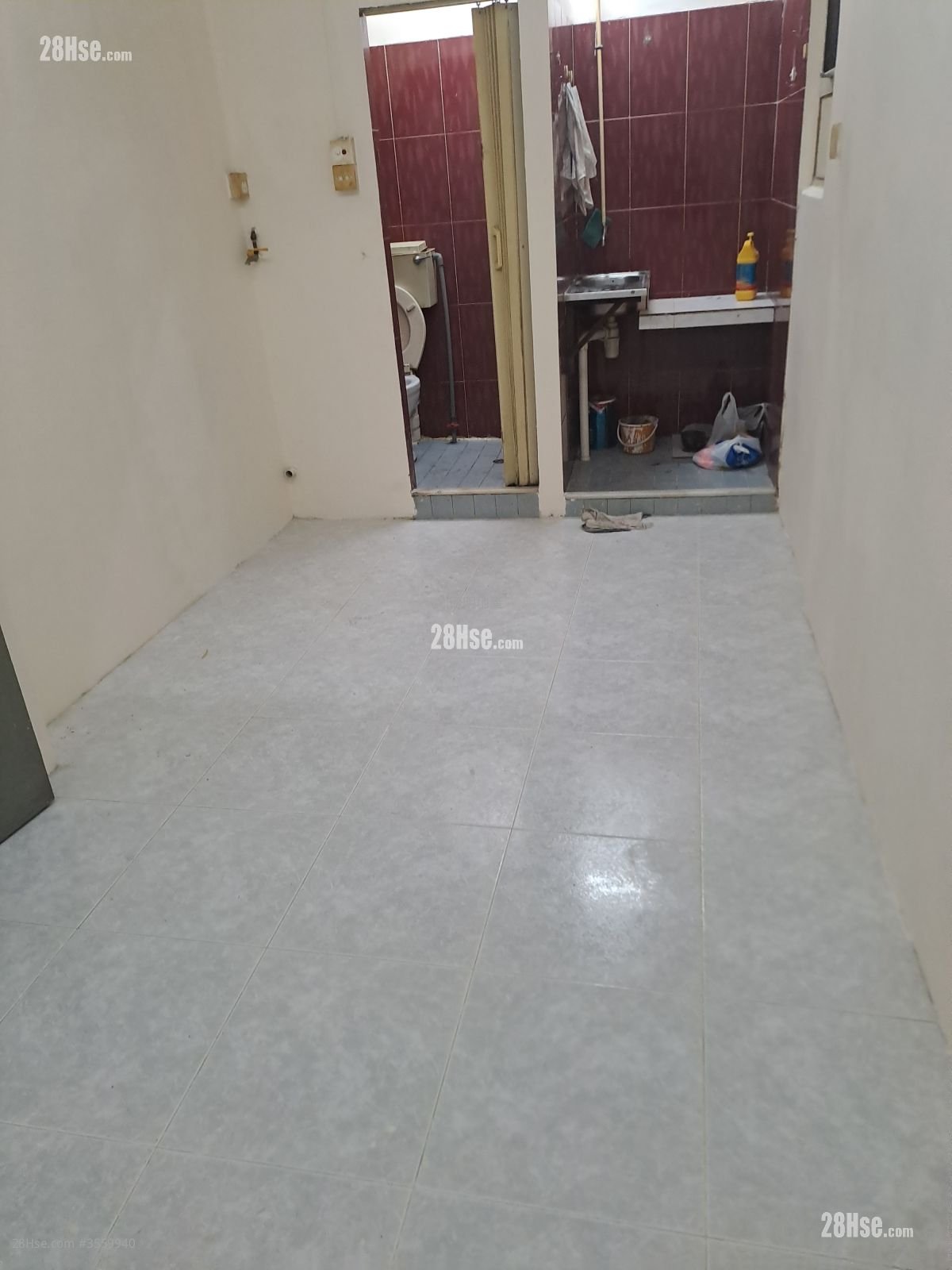 Kwun Tong Lap Shing Building Rental Studio , 1 Bathroom 150 ft²