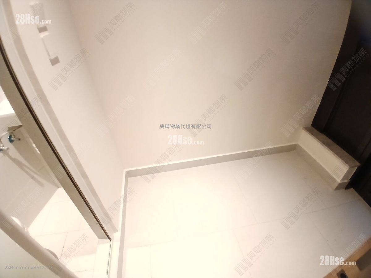 Onmantin Rental 3 Bedrooms , 3 Bathrooms 899 ft² Onmantin Rental 3 Bedrooms , 3 Bathrooms 899 ft²