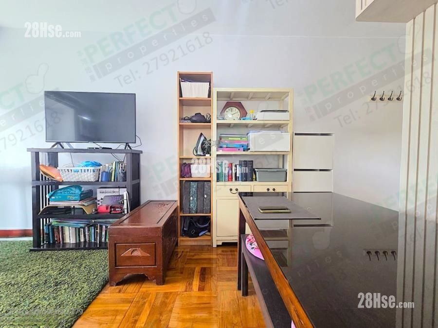 Lakeside Garden Sell 2 Bedrooms , 1 Bathroom 427 ft²